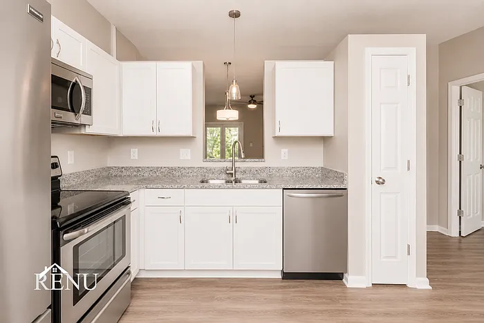 2710 Lucas Dr — Photo 5