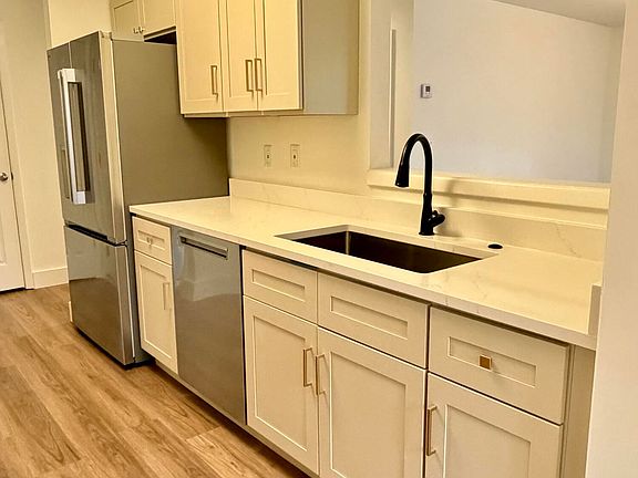 3rd image of 87 Ashley Hall Plantation Rd APT 5