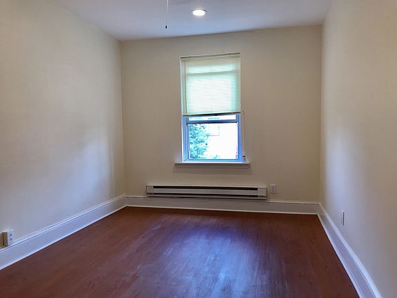 3rd image of 3015 Richmond St APT 3