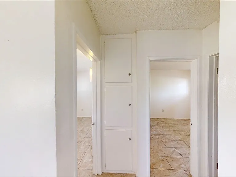 947 Park Ave — Photo 6