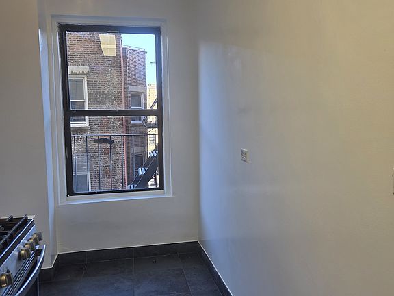 3rd image of 211 W 106th St APT 8D