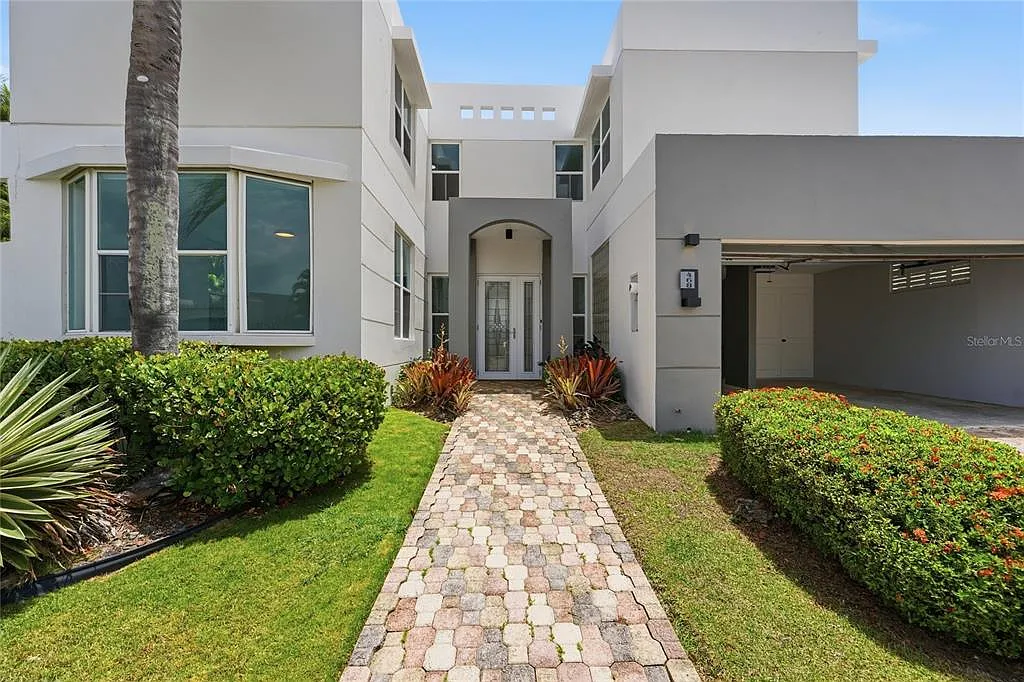4 bed, 2.5 bath, 2444 sqft, $4,800 — Photo 2