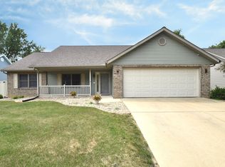 923 S Johanson Rd, Peoria, IL 61607