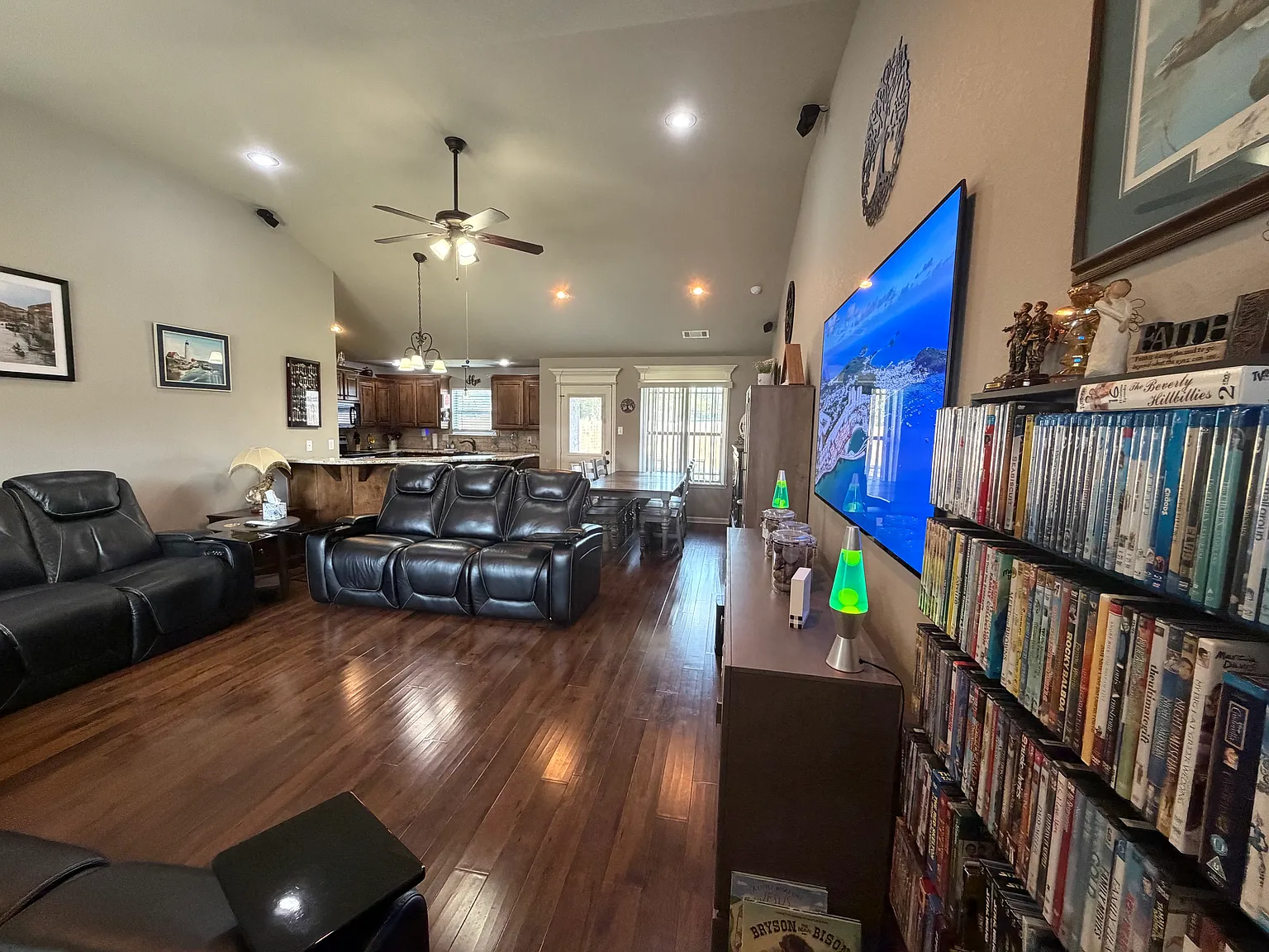 12 Jaguar Drive - 1 — Photo 4