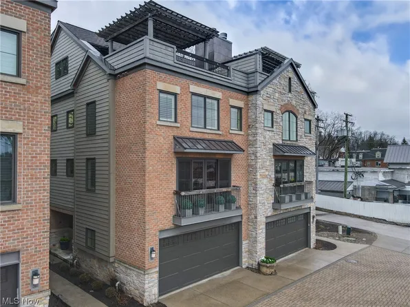 34 W Orange St, Chagrin Falls, OH 44022