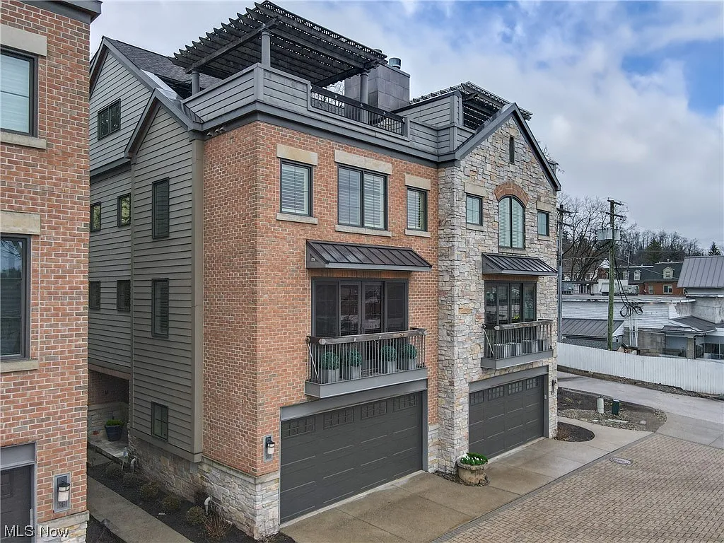 34 W Orange St photo 1