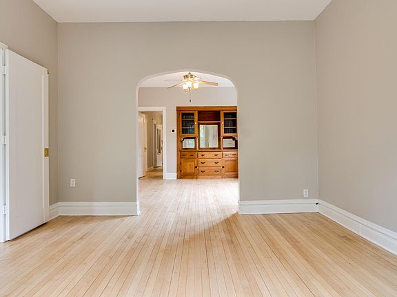 4th image of 2111 S Marshall Blvd APT 2