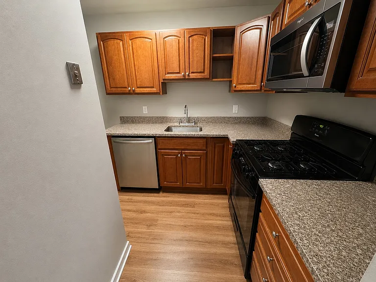 2 Locust Ct #2B — Photo 8