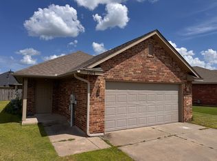 1204 Clover Rd, Moore, OK 73160