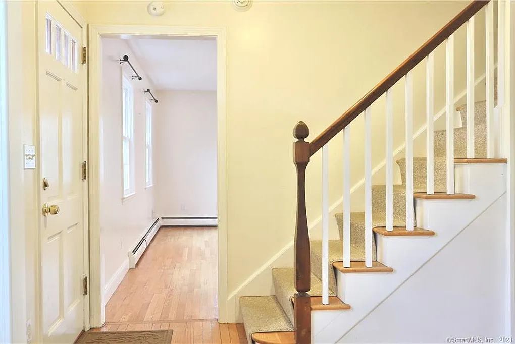 4 bed, 2.5 bath, 2696 sqft, $5,400 — Photo 3