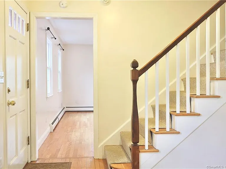16 Dawn Ln — Photo 3