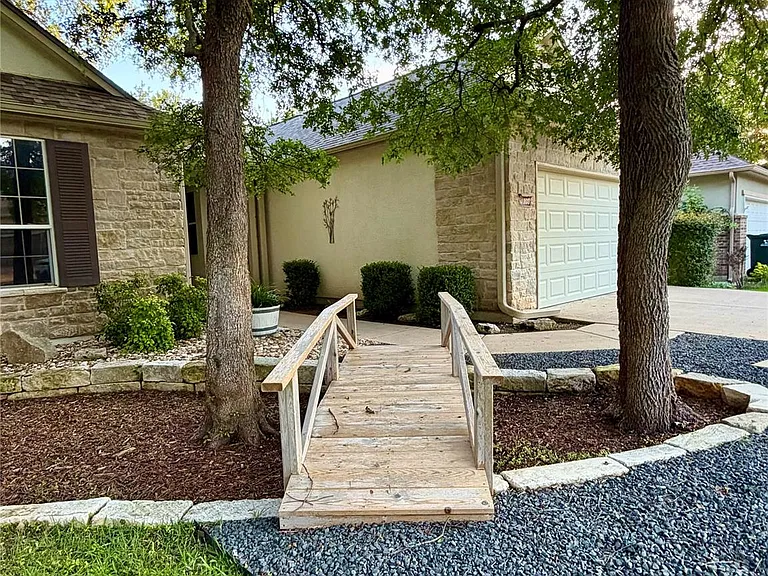 103 Harness Ln — Photo 3
