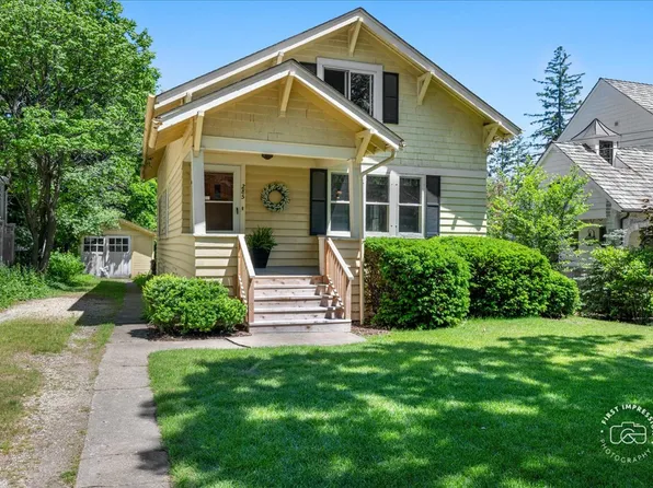 285 Forest Ave, Glen Ellyn, IL 60137