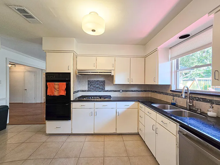 9507 Meadowbriar Ln — Photo 10