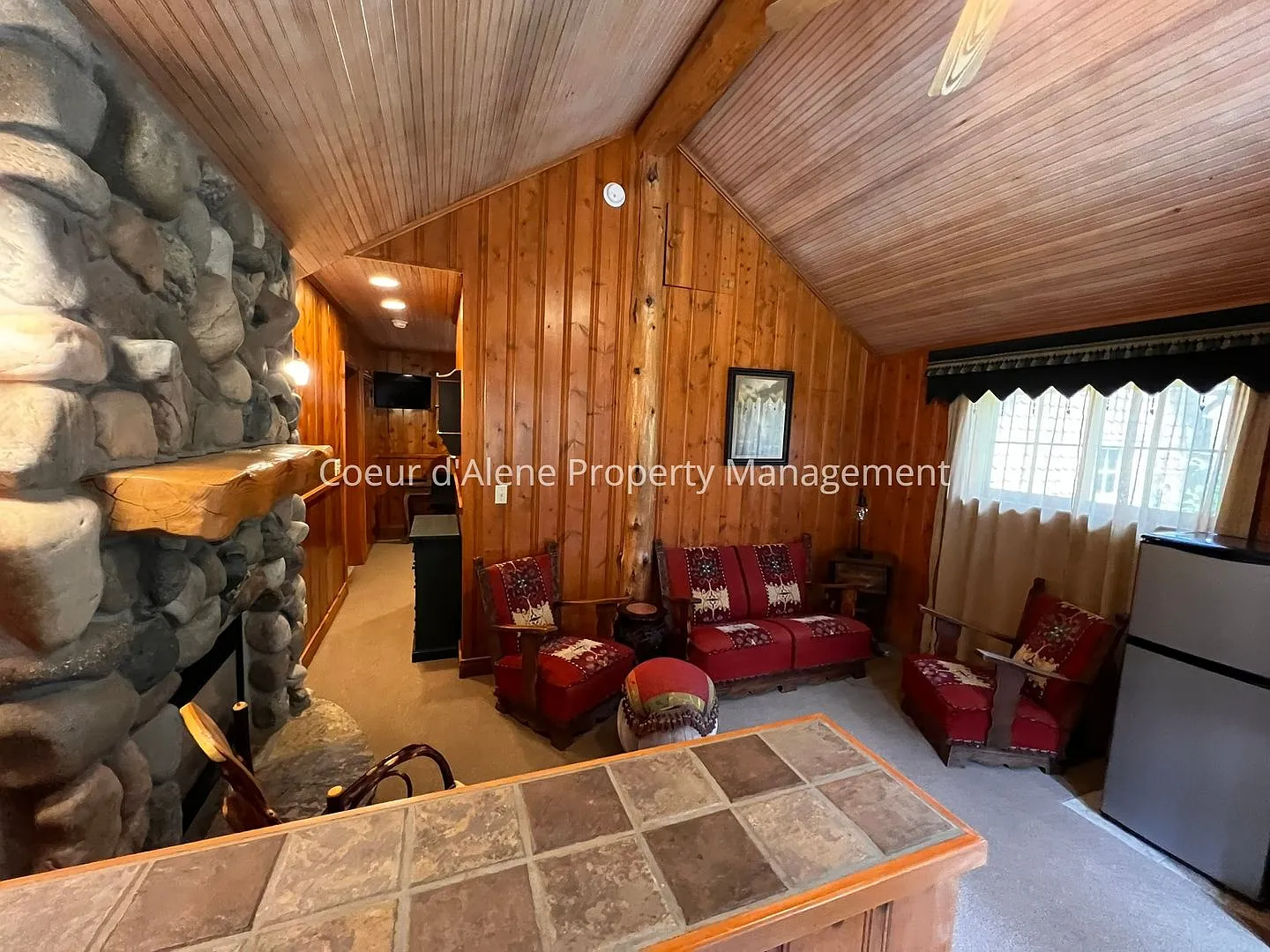 One of a kind cottage near Hayden Lake Country Club — Photo 3