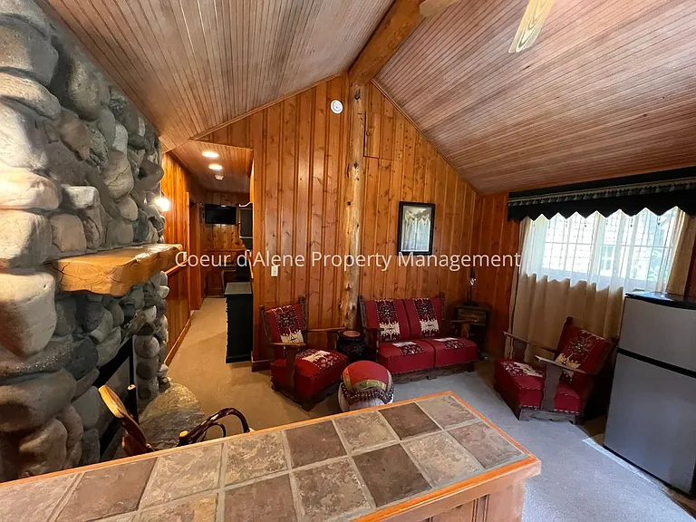 10646 N Lakeview Dr — Photo 3