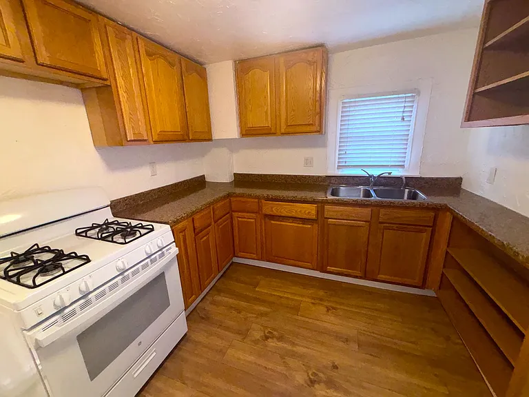 519 S El Paso St — Photo 2