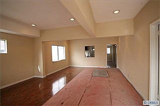 3rd image of 625 W 43rd Pl