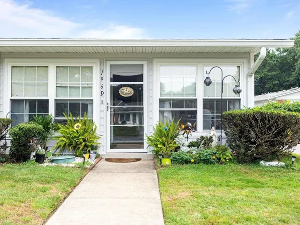 196 Newcastle Court #D, Ridge, NY 11961