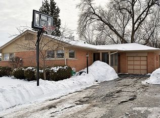 109 E Berkshire Ln, Mount Prospect, IL
