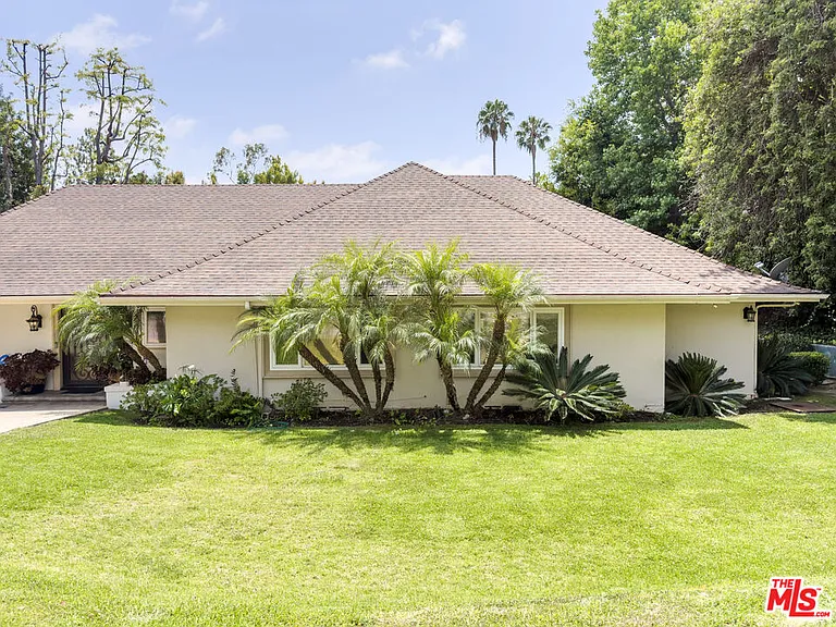 1094 Garden Ln — Photo 6