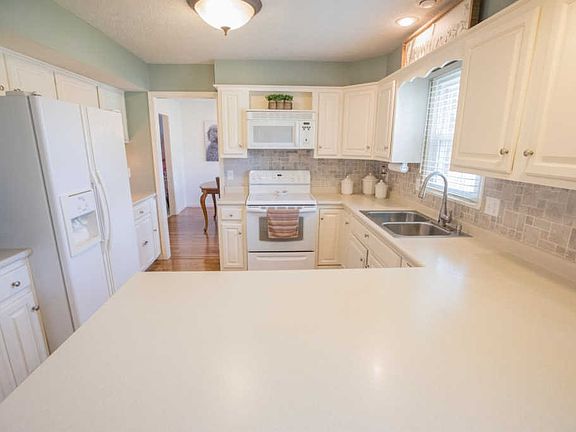 5th image of 8048 Crestwood Ct