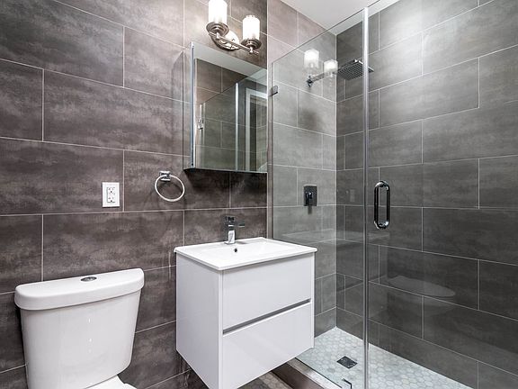5th image of 921 Washington Ave #206