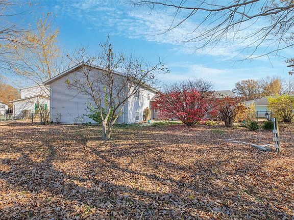 3rd image of 100 King Oak Dr