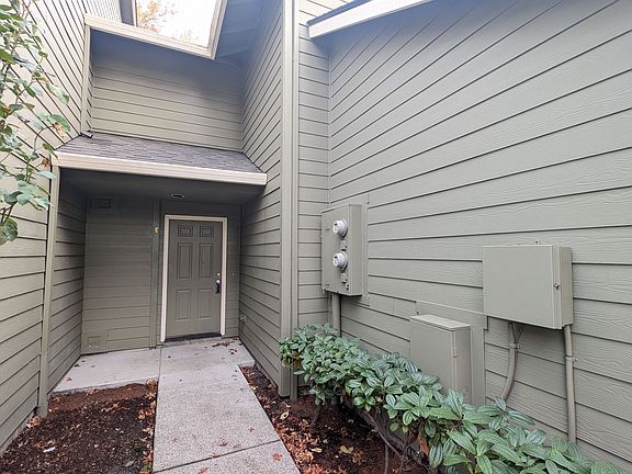 2nd image of 1867 NE Darby St APT E