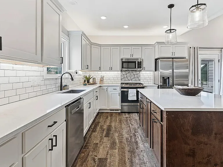 3912 Travers Cir — Photo 12