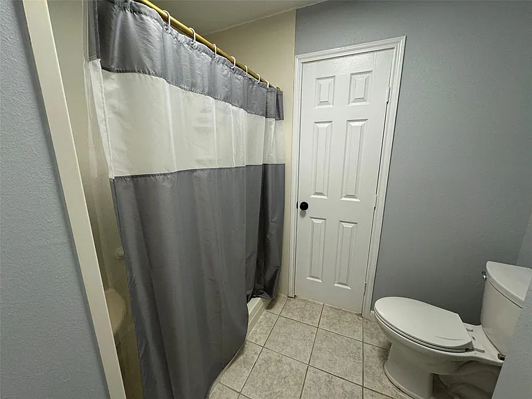 7910 Sands Point Dr — Photo 10