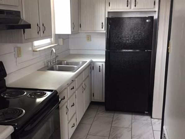 305 N 1st St FLOOR 2