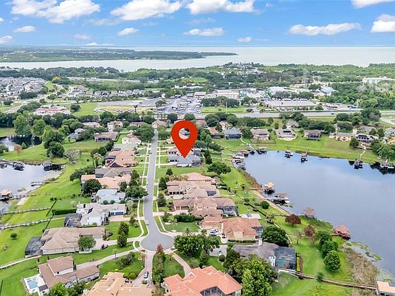 4th image of 902 Johns Point Dr