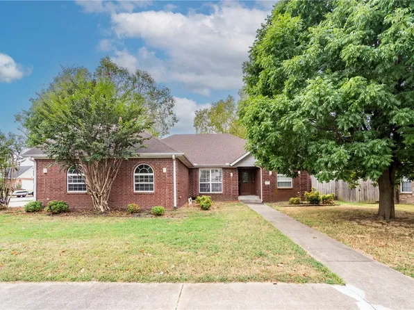 410 Julian Ct, Siloam Springs, AR 72761
