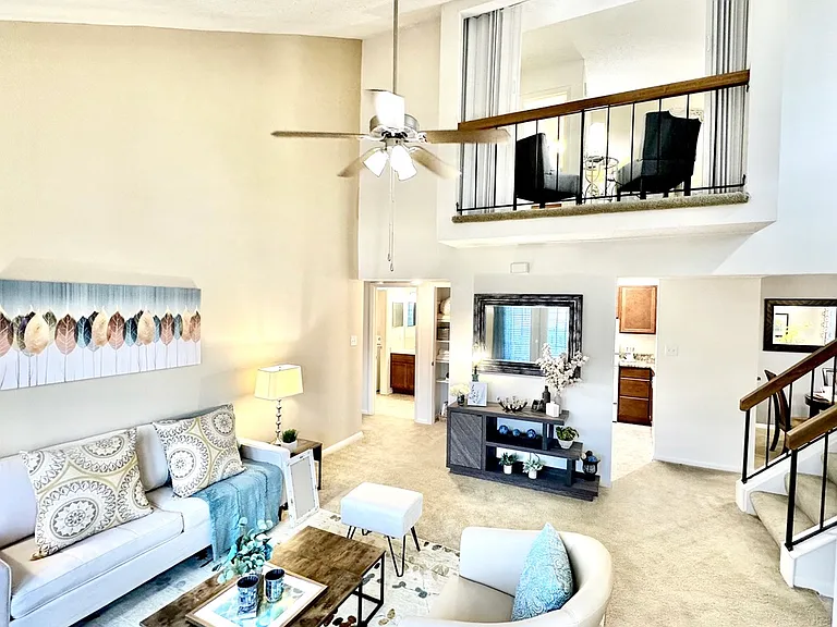 Shoreline Apartments — Photo 3