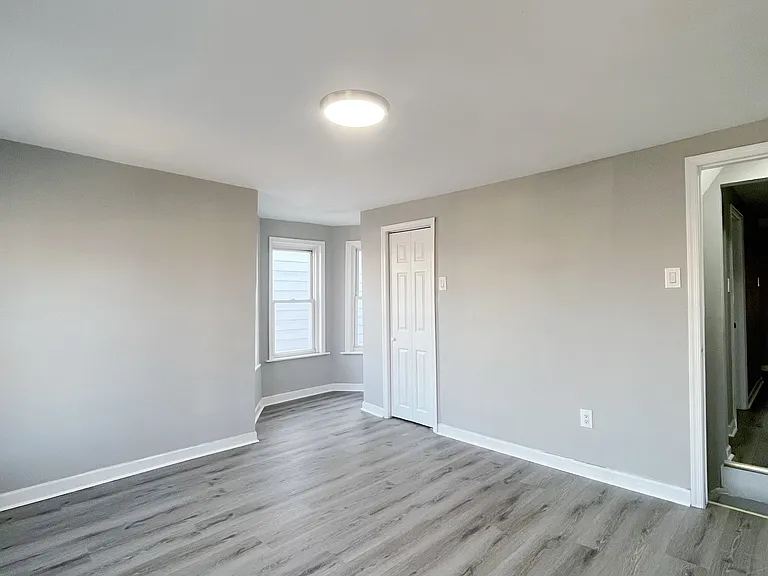 215 N 9th St — Photo 14