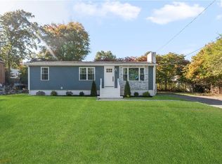 41 Wapping Dr, Bristol, RI 02809