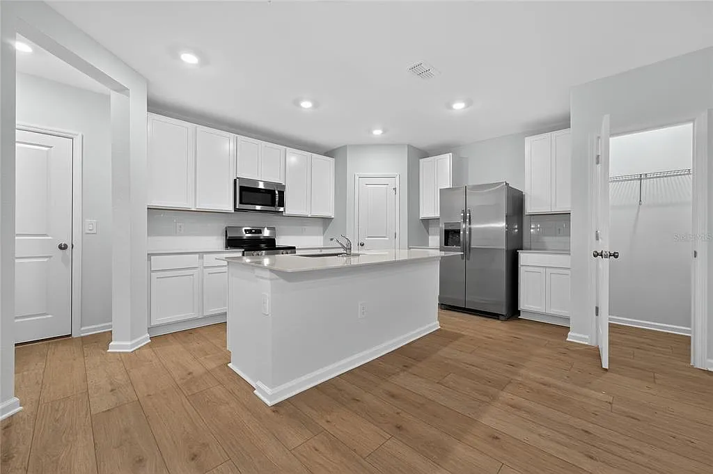 3 bed, 2.5 bath, 1823 sqft, $2,150 — Photo 3