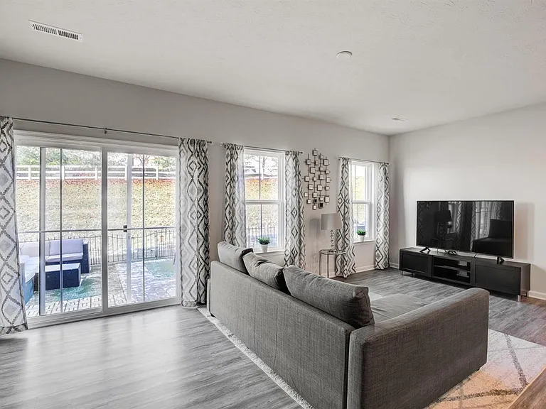 7873 Pinnacle Point Dr — Photo 16