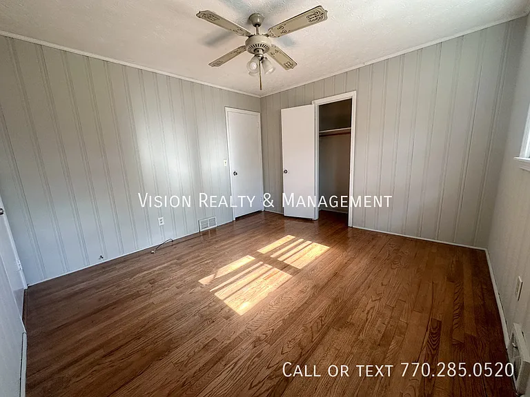 131 W White St — Photo 5