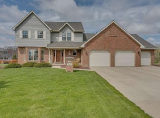 1530 Diamond Ct, Green Bay, WI 54311