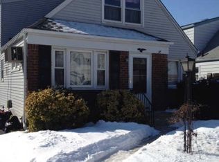 610 11th Ave, New Hyde Park, NY 11040