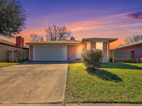 308 Moss Hill Dr, Arlington, TX 76018