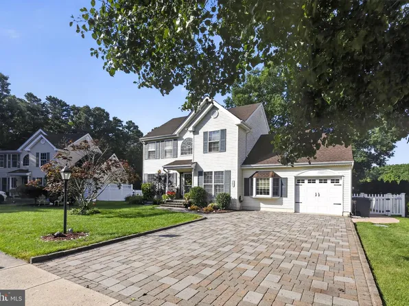 105 Hollow Oak Ln, Manahawkin, NJ 08050