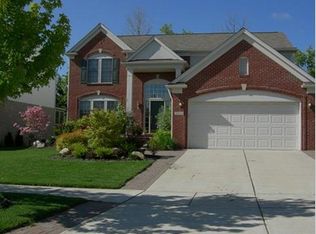 7663 Windgate Cir, West Bloomfield, MI