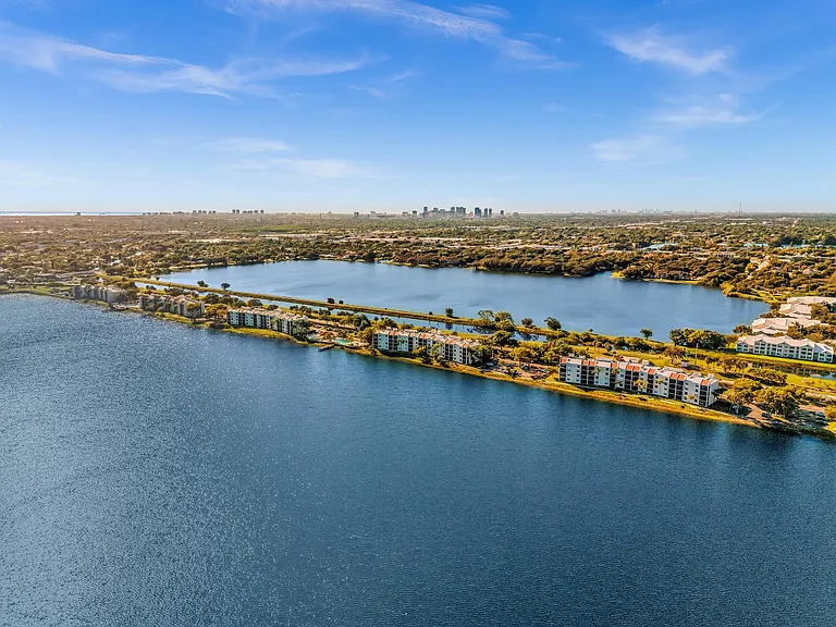109 Lake Emerald Dr #108 — Photo 61