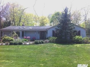 3 Andrea Ln, Greenlawn, NY 11740