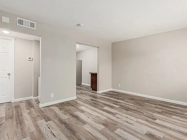 1012 S Smith Rd #1 — Photo 5