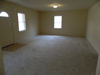 5th image of 232 Patricia Anne Ln