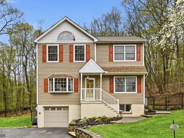 219 Snake Den Rd, Bloomingdale Boro, NJ 07465